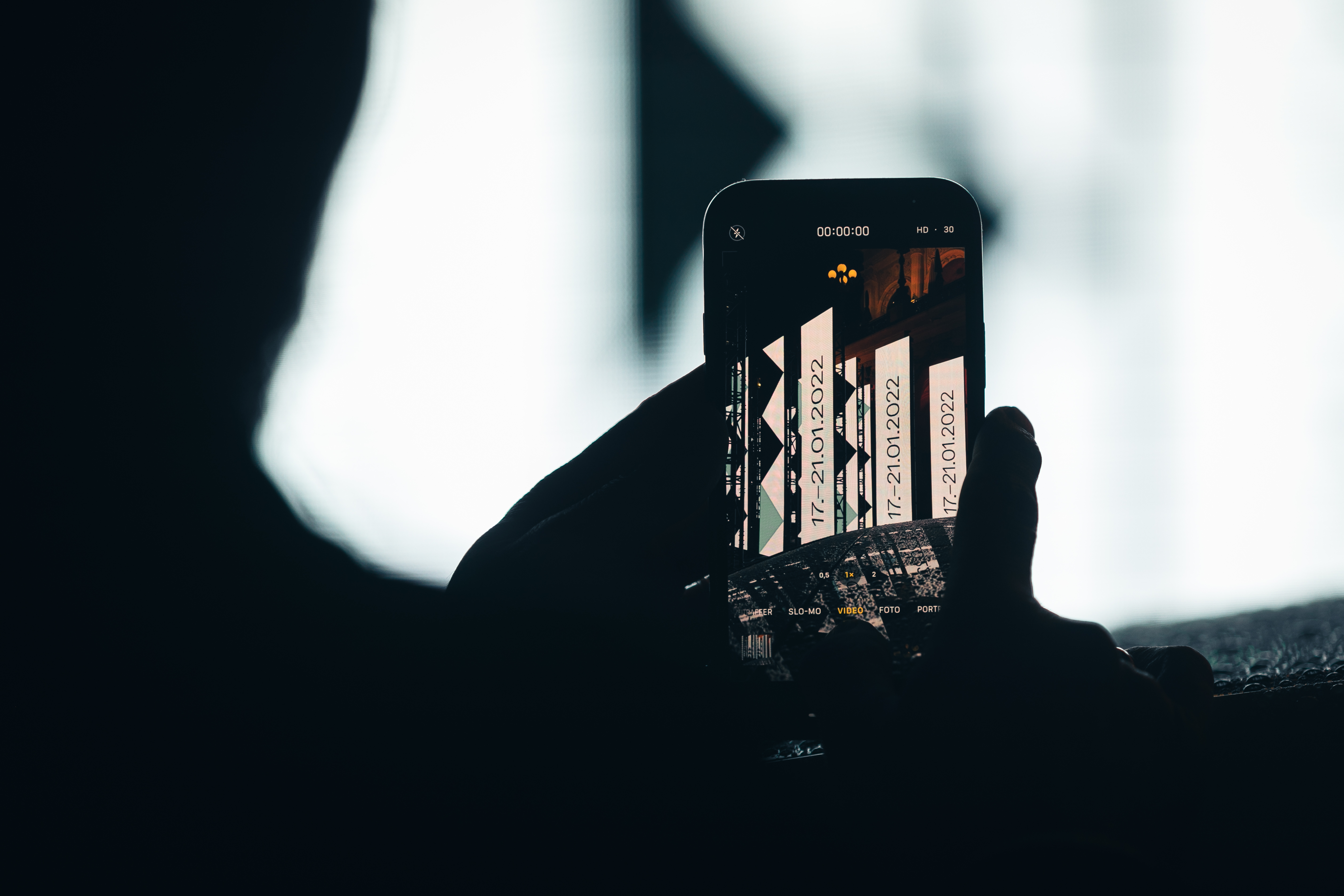 AAAREA - Sicht durch ein Handy AAAREA - Sicht durch ein Handy